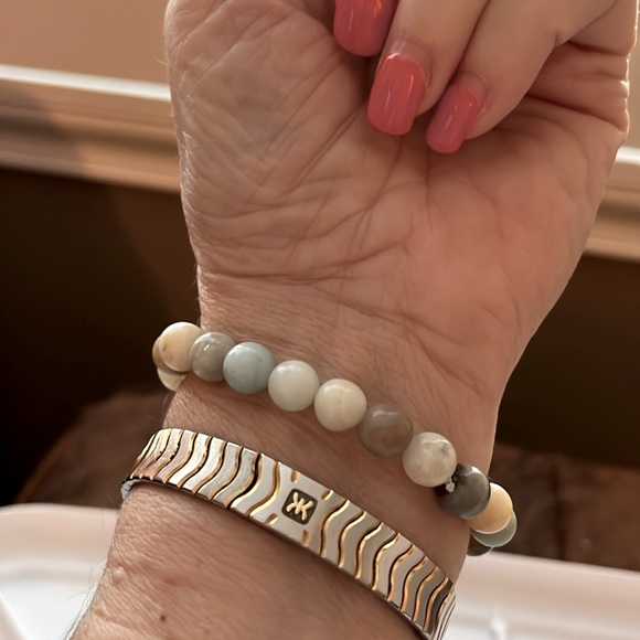 Amazonite Crystal Stretch Bracelet 8mm - Picture 4 of 10